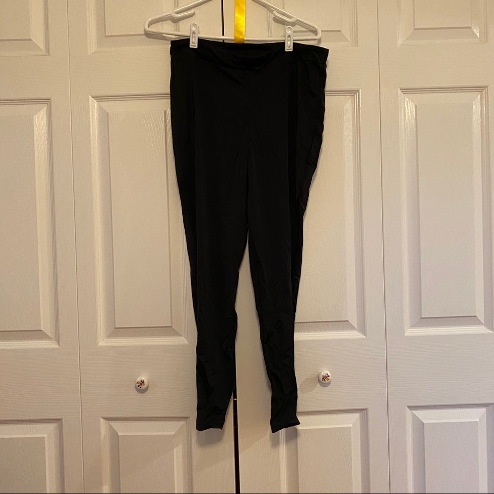 ✨Black Shiny Leggings✨